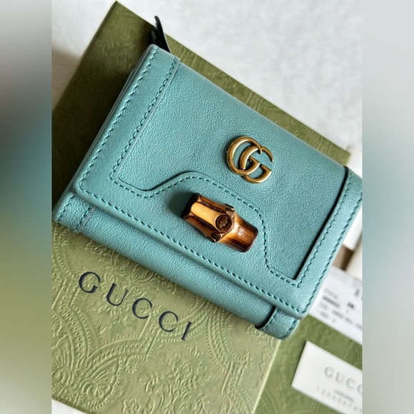 GUCCI 
Wonka Grain Calfskin Diana Tri-Fold Wallet Dusty Azure - Picture 9 of 15